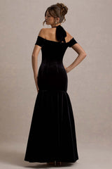 Nominee | Black Velvet Halter-Neck Maxi Dress