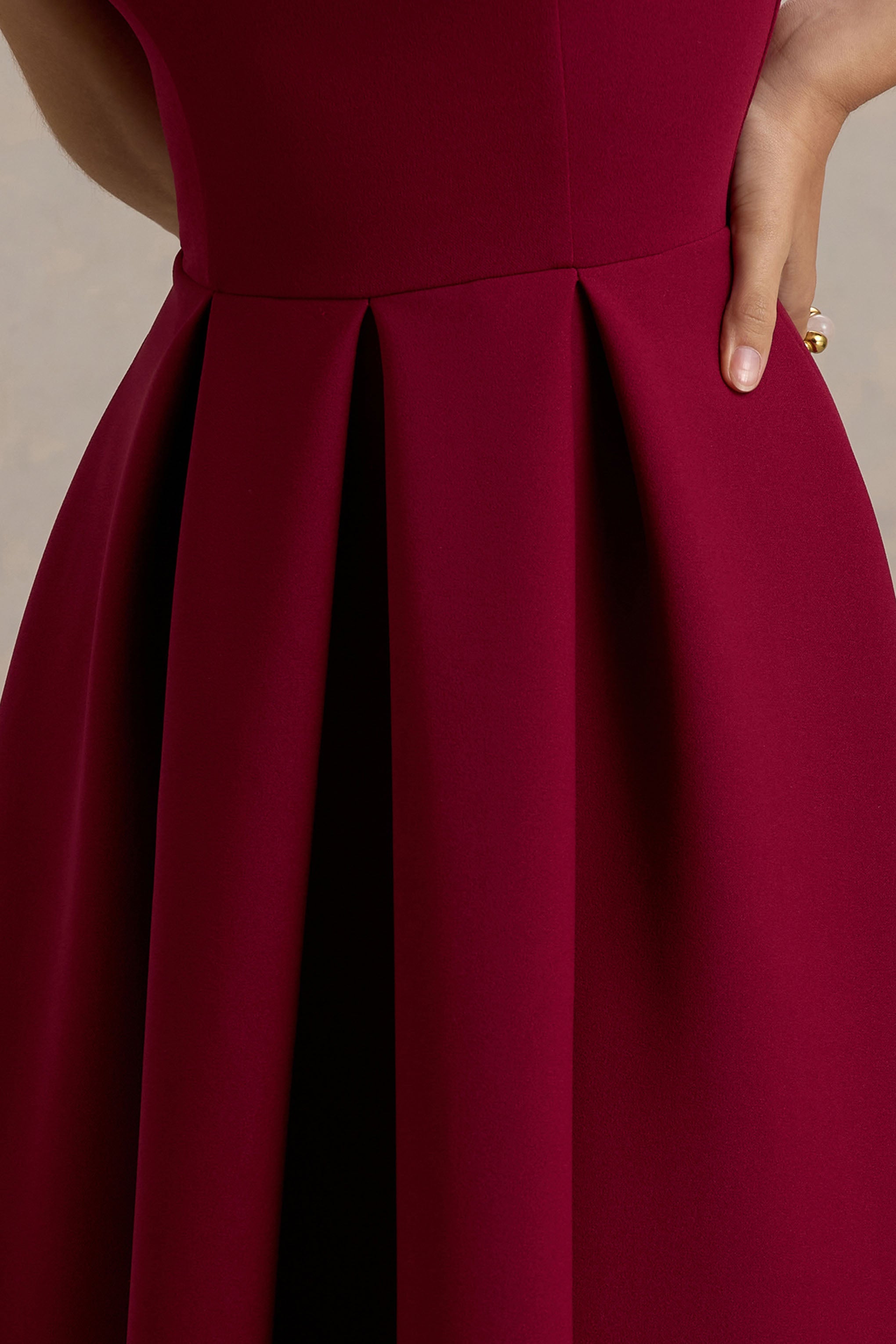 Bambina | Burgundy Scoop-Neck Pleated Maxi Dress