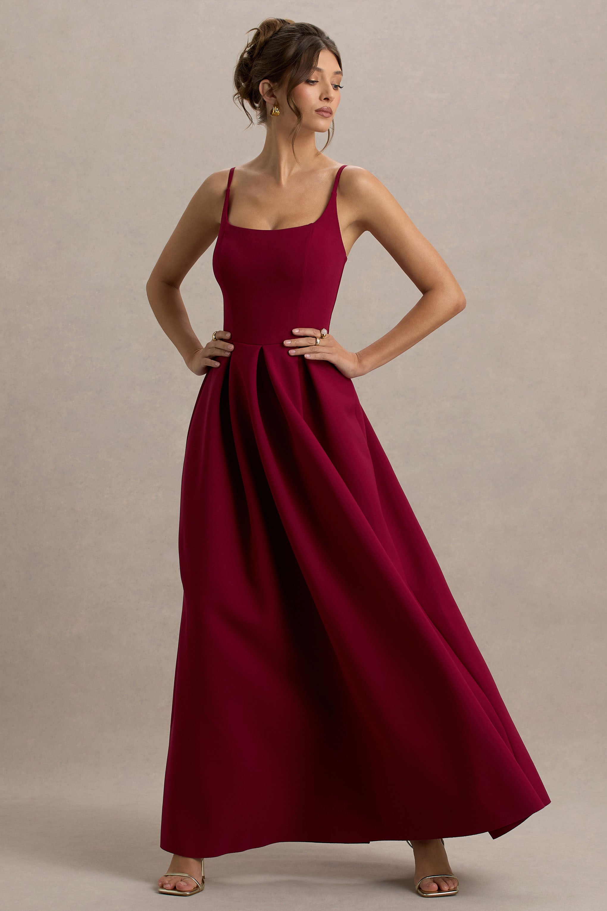 Bambina | Burgundy Scoop-Neck Pleated Maxi Dress