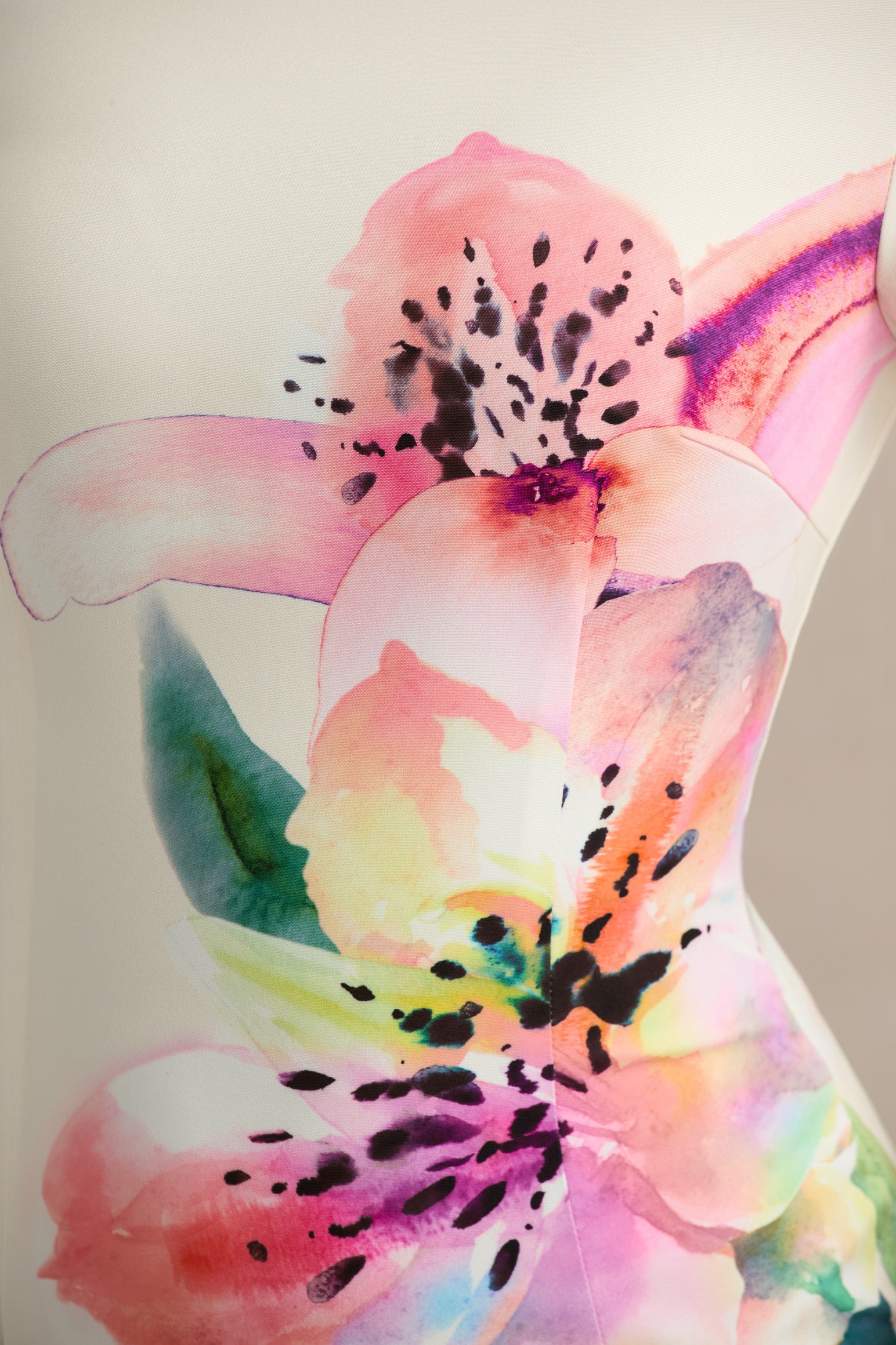 Hessie | White Lily Print High-Neck Maxi Dress